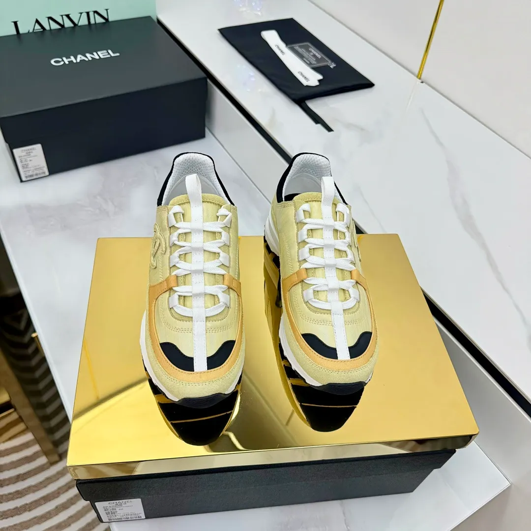 👟👟Ex-factory price 600👟👟High quality! ! ! CHANEL Chanel 25A latest thick-soled casual sports shoes. The counter is synchronized. The counter is very popular. It is a shoe that is very difficult to buy. The most popular thick-soled casual shoes on the Internet. As you can imagine, the most popular thick-soled casual shoes can not be missed. It has both good looks and comfort. Simple and versatile. The thick sole increases the height and is super versatile. Whoever wears it will look better. Upper: cowhide stitching. Lining: breathable mesh. Outsole: TPU original outsole. Size: 35-41 👉